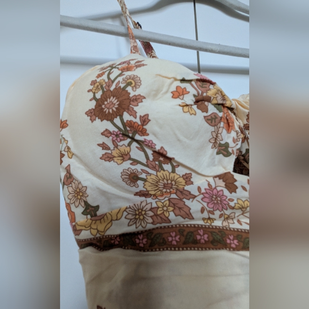 Floral Print Crop Top - Picture 7 of 12